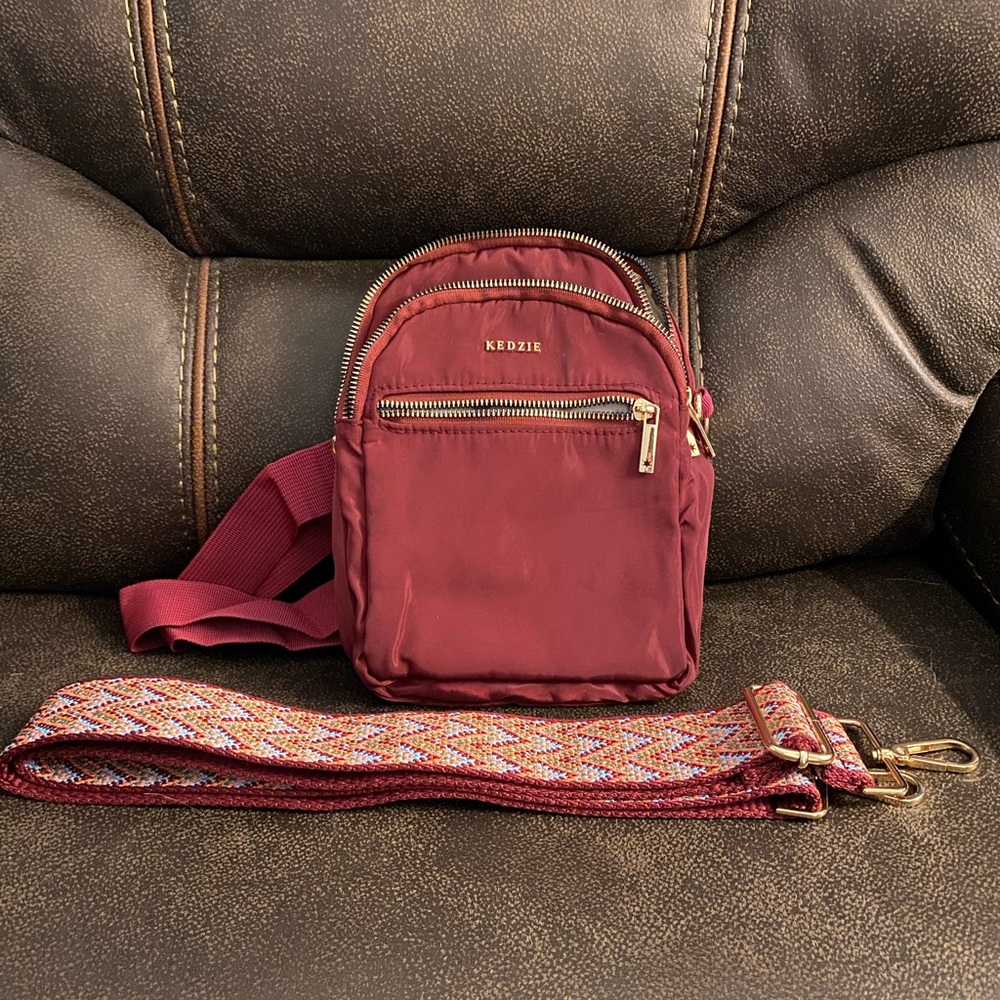 Kedzie crossbody/slingbag with extra guitar strap.